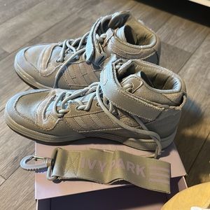 Adidas Ivy Park x Forum Mid “Rodeo” GX1358